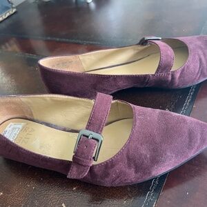 Flat shoes